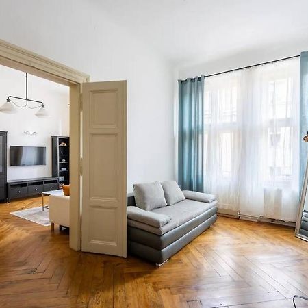 Spacious Apartment With Balcony At Wenceslas Sq Prague Exterior photo