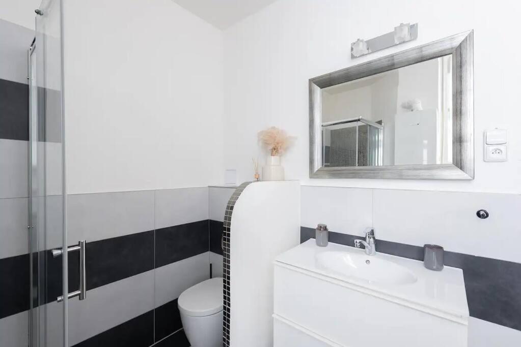 Spacious Apartment With Balcony At Wenceslas Sq Prague Exterior photo
