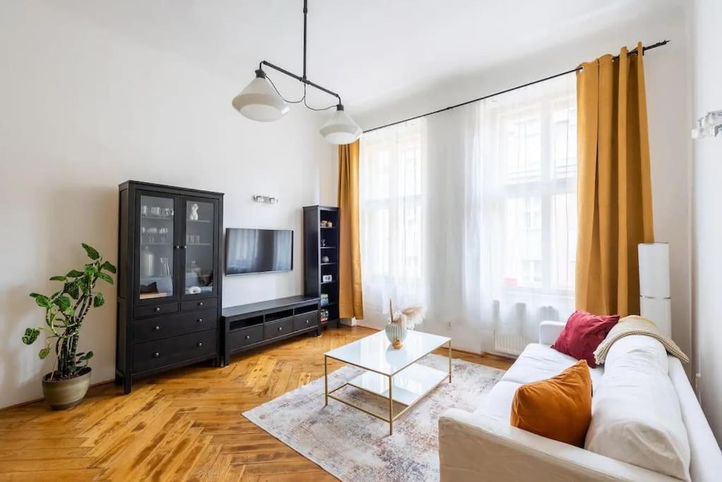 Spacious Apartment With Balcony At Wenceslas Sq Prague Exterior photo