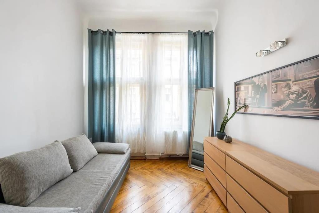 Spacious Apartment With Balcony At Wenceslas Sq Prague Exterior photo