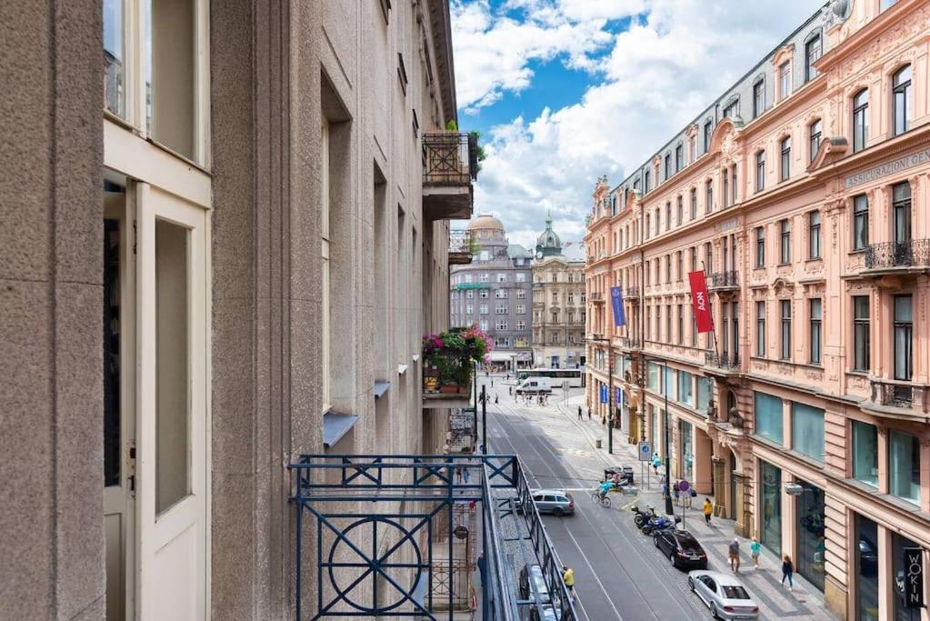 Spacious Apartment With Balcony At Wenceslas Sq Prague Exterior photo